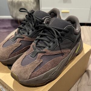 Yeezy 700 Mauve Sneakers